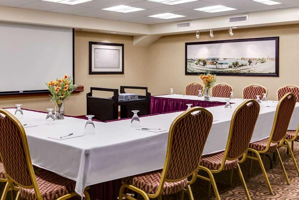 Hampton Inn Дабек Удобства фото
