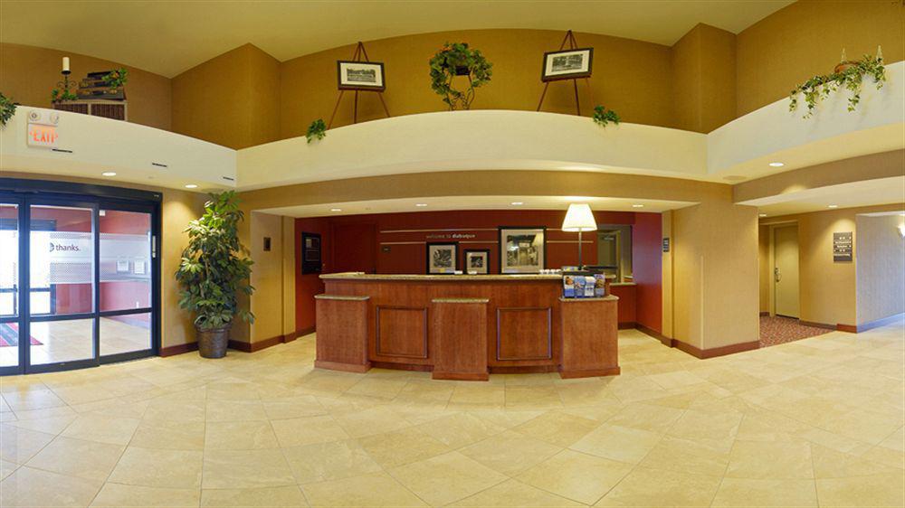 Hampton Inn Дабек Экстерьер фото