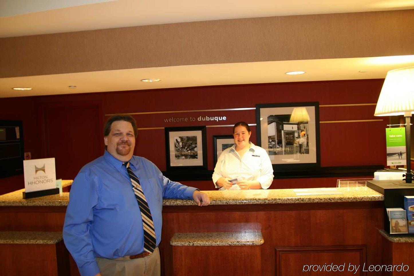 Hampton Inn Дабек Интерьер фото